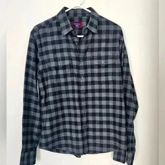 UNTUCKIT 💯 COTTON SIZE MEDIUM EUC - Picture 1 of 8